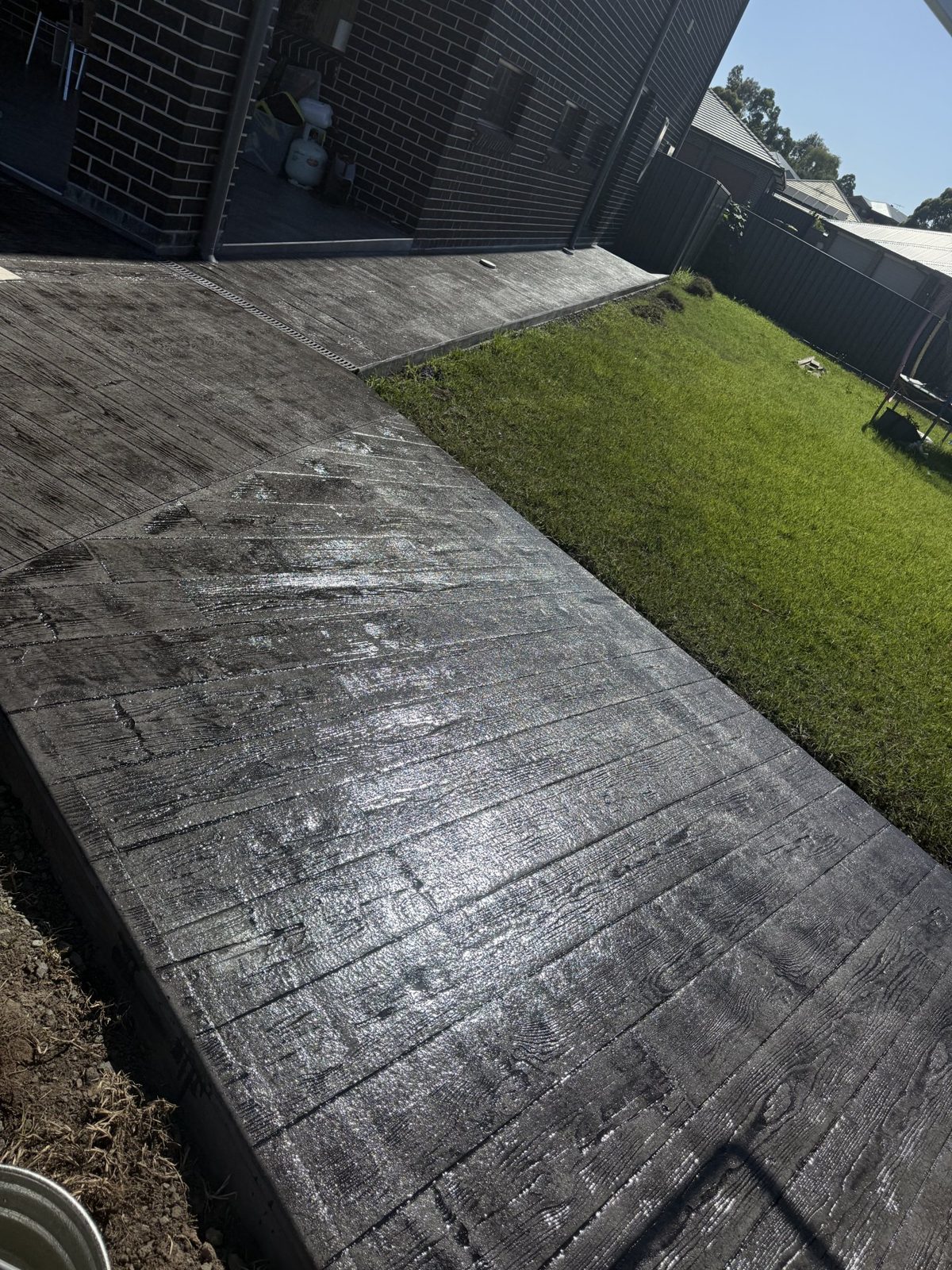 Timber-look stamped concrete garden footpath by EAB Concreting, Hunter Valley